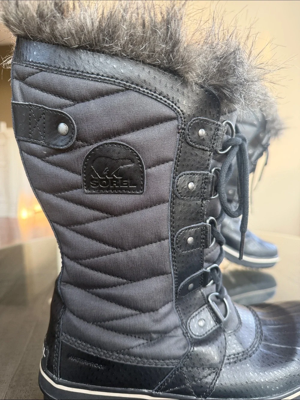 Sorel Tofino ii Black Quilted Lace-Up Faux Fur Trim Winter Boots Womens Size 9.5